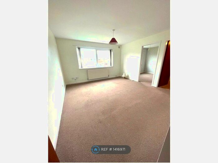 2 Bedroom Flat To Rent In Cullingworth Street, Dewsbury, WF13
