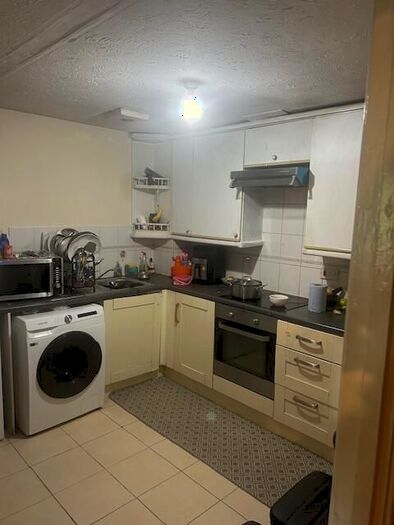 1 Bedroom Flat To Rent In Lampton Road, Hounslow, TW3