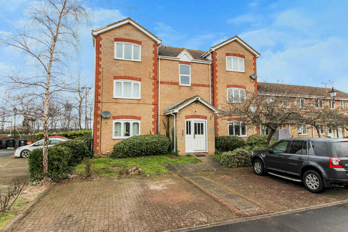 2 Bedroom Apartment To Rent In Farriers Close, Swindon, SN1