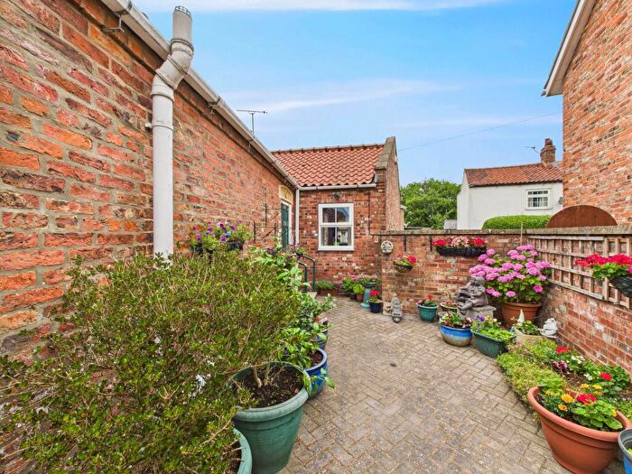 2 Bedroom Detached Bungalow For Sale In Marsh End, Howden, DN14
