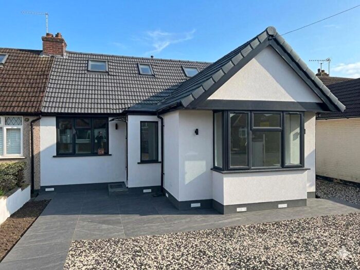 4 Bedroom Semi-Detached Bungalow For Sale In Herlwyn Avenue, Ruislip, HA4