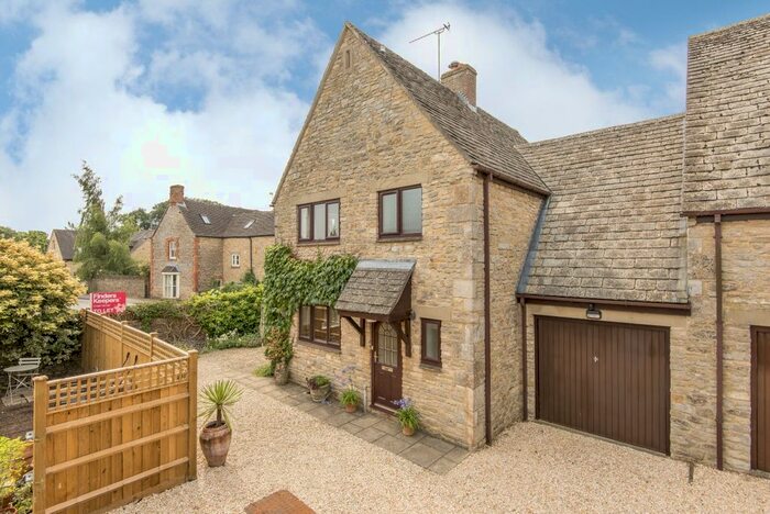 4 Bedroom Link Detached House To Rent In Barretts Close, Stonesfield, Witney, OX29