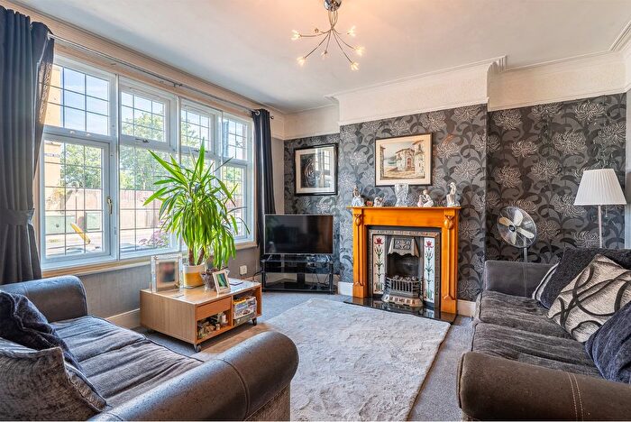 4 Bedroom Terraced House For Sale In London Road, Northfleet, Gravesend, Kent, DA11