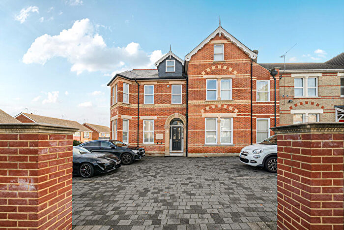 2 Bedroom Apartment For Sale In Hatherley Road, Sidcup, DA14