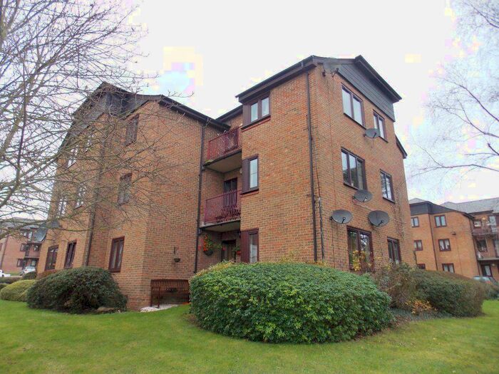 2 Bedroom Flat To Rent In Buckhurst Hill, IG9