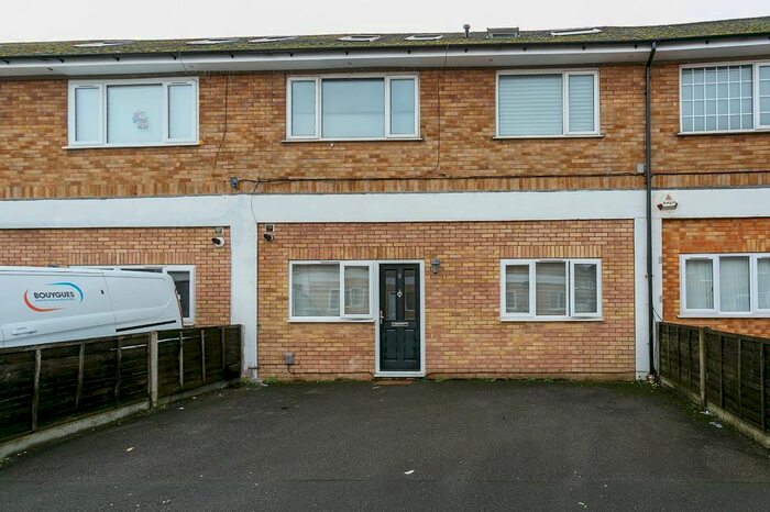 1 Bedroom Maisonette To Rent In Orbital Crescent, Watford, Herts, WD25