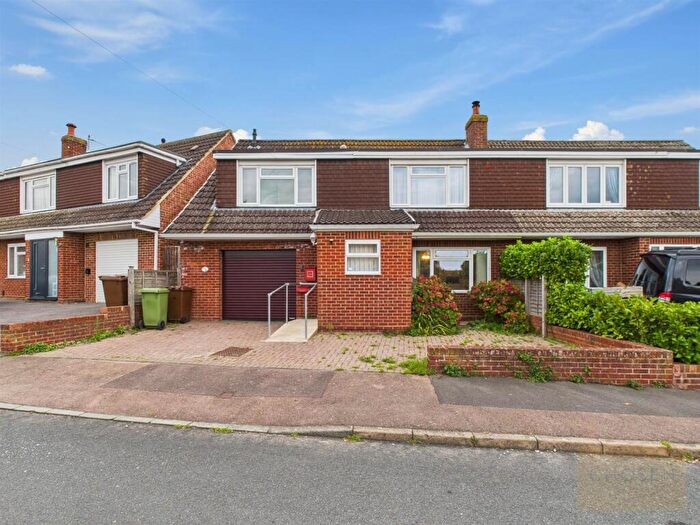 4 Bedroom Semi Detached House For Sale In Oldbury Orchard, Gloucester, GL3