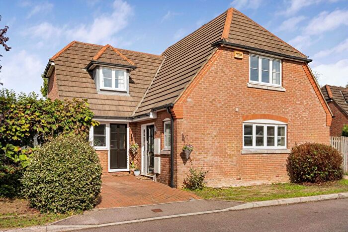 3 Bedroom Detached House For Sale In Badger Close, Four Marks, Alton, Hampshire, GU34