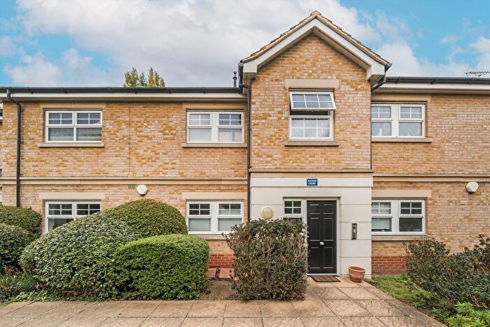 2 Bedroom Flat For Sale In Sandringham Mews, Hampton, TW12