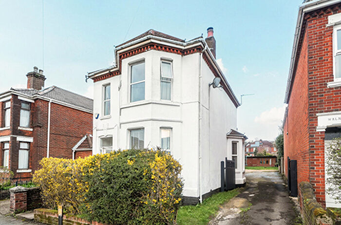 4 Bedroom Detached House For Sale In Bullar Road, Bitterne, Southampton, Hampshire, SO18