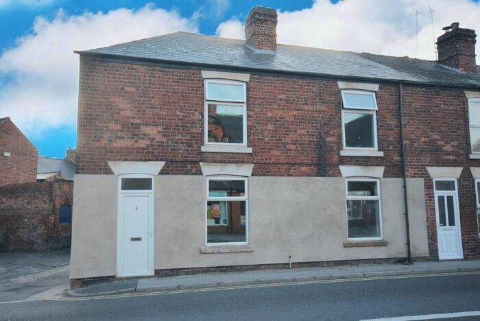 3 Bedroom End Of Terrace House To Rent In The Green, Hasland, Chesterfield, Derbyshire, S41