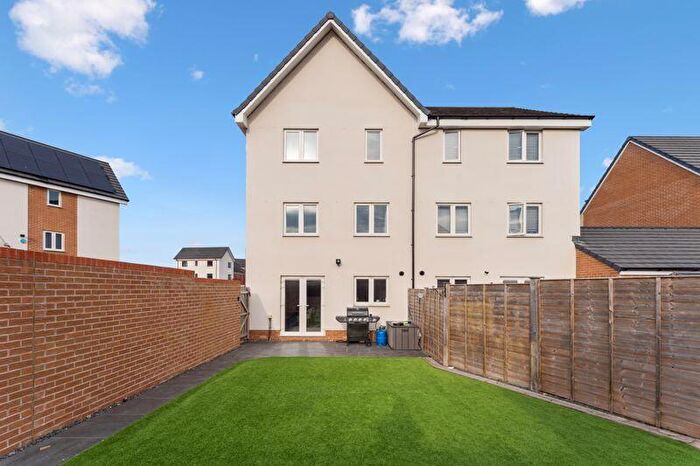 4 Bedroom Semi-Detached House For Sale In Vickers Way, Wantage, OX12