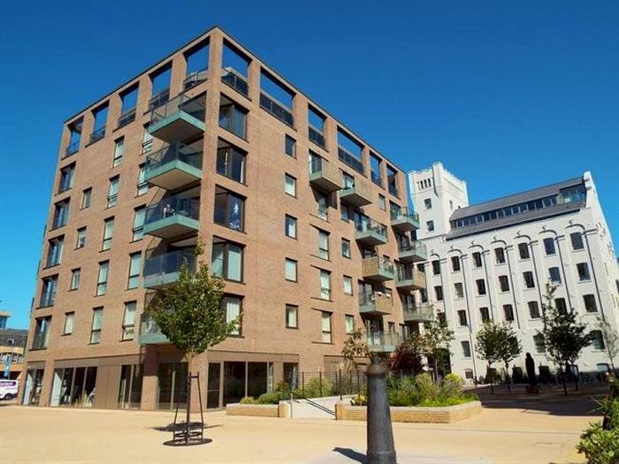2 Bedroom Flat To Rent In Mill Park, Cambridge, CB1