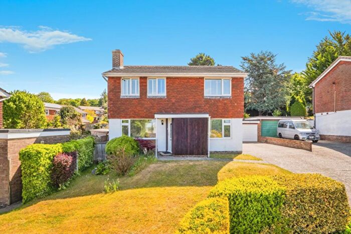 4 Bedroom Detached House For Sale In Poplar Way, Midhurst, West Sussex, GU29