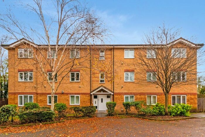 2 Bedroom Flat To Rent In Davey Close, London, N13
