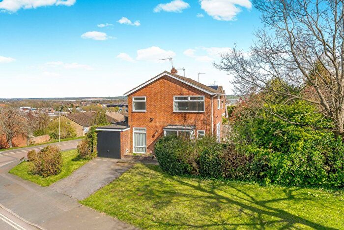3 Bedroom Detached House For Sale In Valley Road, Banbury, OX16