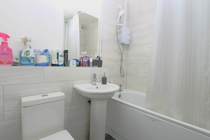 1 Bedroom Flat To Rent In Hickory Close, London, N9