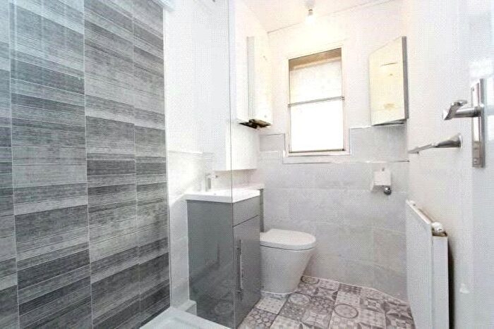 2 Bedroom Flat For Sale In Anglesea Road, Southampton, Hampshire, SO15