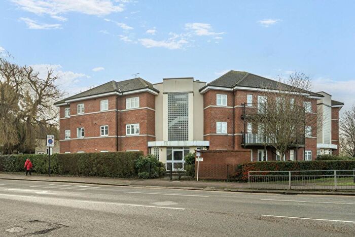 2 Bedroom Flat For Sale In Elm Park Road, Pinner, HA5