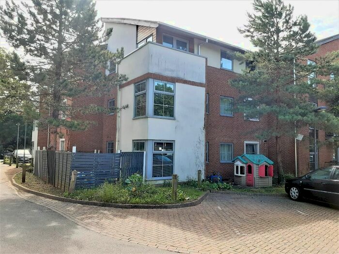 2 Bedroom Flat To Rent In Windmill Road, Slough, SL1