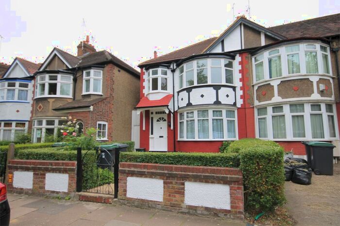3 Bedroom Semi-Detached House To Rent In The Drive, Bounds Green, London, N11