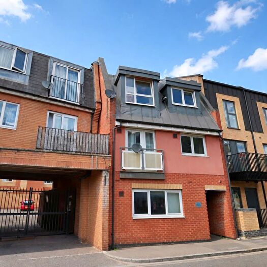 1 Bedroom Flat To Rent In Coombe Road, Kingston Upon Thames, KT2