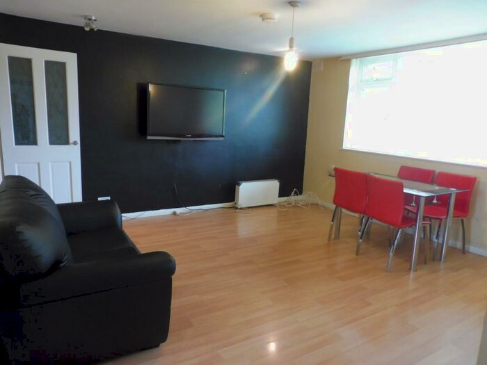 2 Bedroom Flat To Rent In Farleigh Lane, Maidstone, ME16