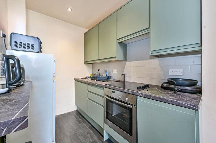 2 Bedroom Flat To Rent In North Villas, Camden, London, NW1