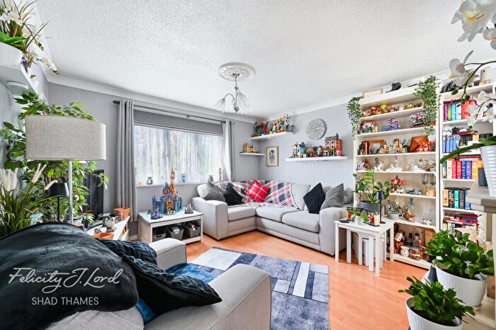 3 Bedroom End Of Terrace House For Sale In Hamilton Close, SE16