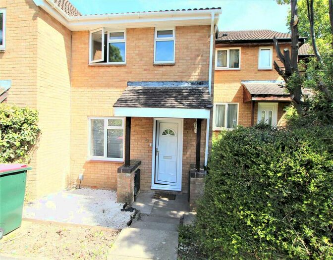 2 Bedroom House To Rent In Chaldon Road, Tollgate Hill, RH11