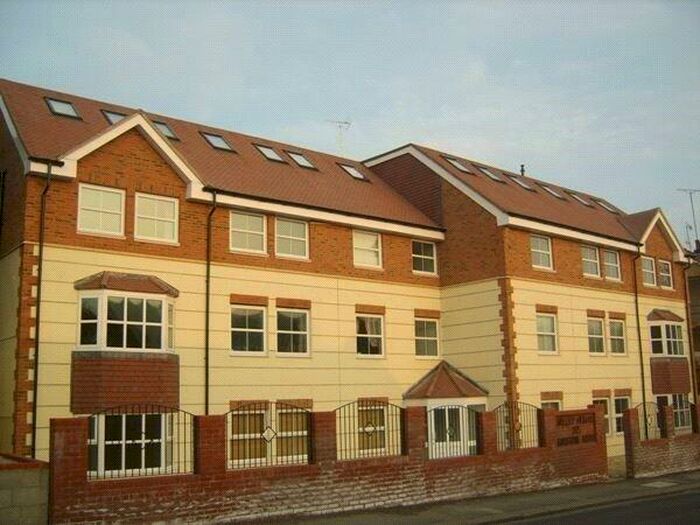 2 Bedroom Apartment To Rent In Godstone Road, Whyteleafe, Surrey, CR3