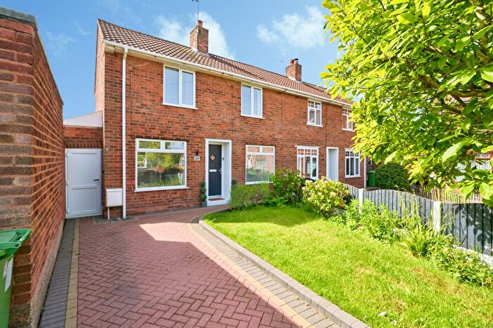 3 Bedroom Semi-Detached House For Sale In Hawthorn Place, Walsall, WS2