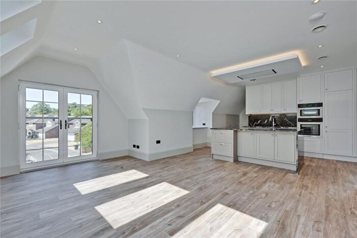 3 Bedroom Apartment To Rent In New Road, Esher, Surrey, KT10