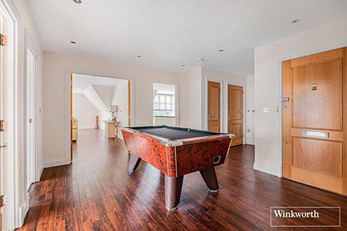 3 Bedroom Apartment For Sale In London Road, Sunningdale, Ascot, Berkshire, SL5