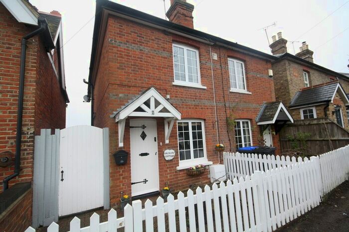 2 Bedroom Cottage To Rent In Spring Lane, Farnham Common, SL2