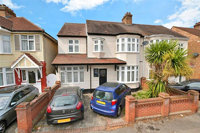 5 Bedroom Semi-detached House For Sale In Edison Avenue, Hornchurch, Essex, RM12