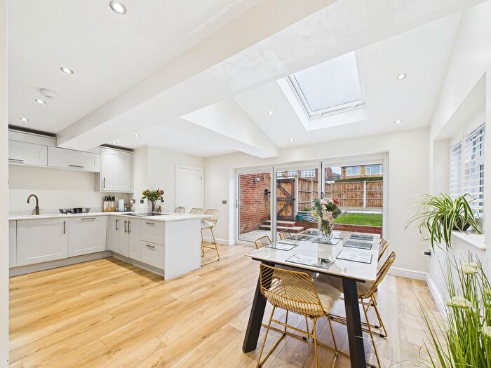 4 Bedroom Detached House For Sale In Lilyville Walk, Rayleigh, SS6