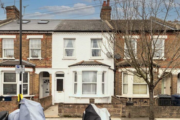 3 Bedroom Property To Rent In Felix Road, London, W13