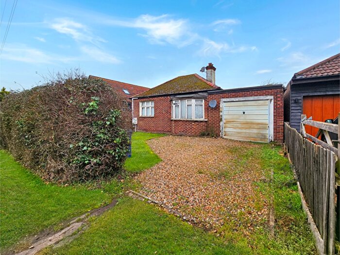 2 Bedroom Bungalow For Sale In Highfields Road, Highfields Caldecote, CB23