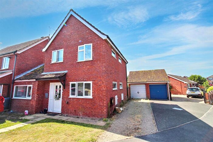 3 Bedroom Link Detached House For Sale In Osborne Close, North Walsham, NR28