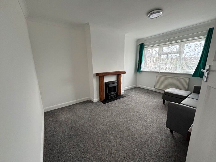 2 Bedroom Maisonette To Rent In Welling Way, DA16
