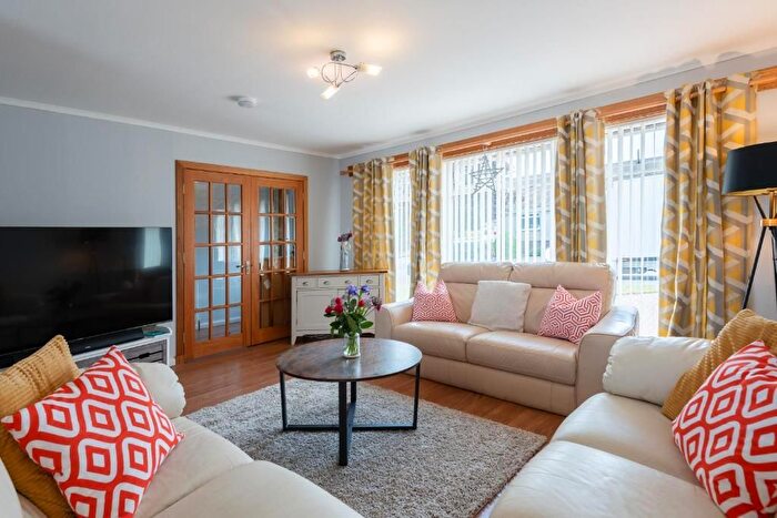 3 Bedroom Detached Bungalow To Rent In Osnaburgh Court, Dairsie, Cupar, KY15