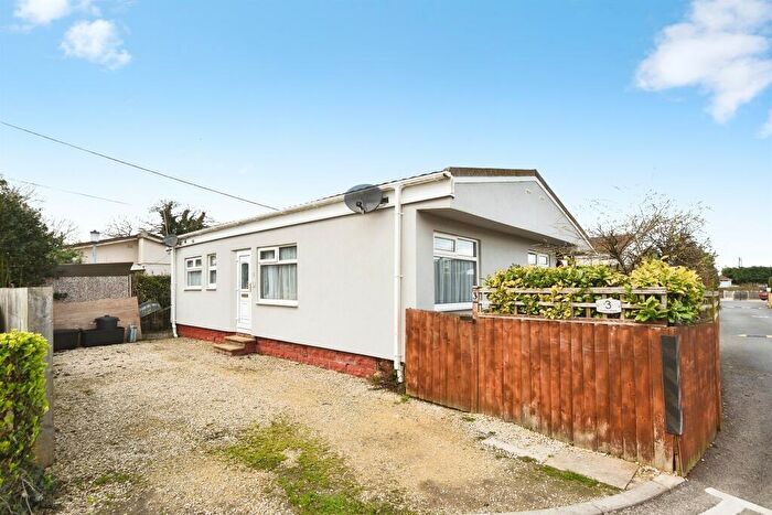 2 Bedroom Park Home For Sale In Priors Walk, St. Johns Priory, Lechlade, GL7