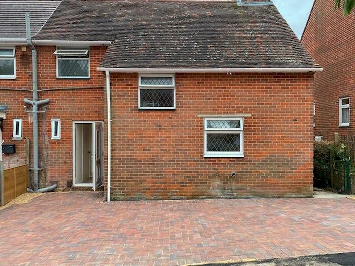 4 Bedroom Semi-Detached House To Rent In Battery Hill, Winchester, SO22