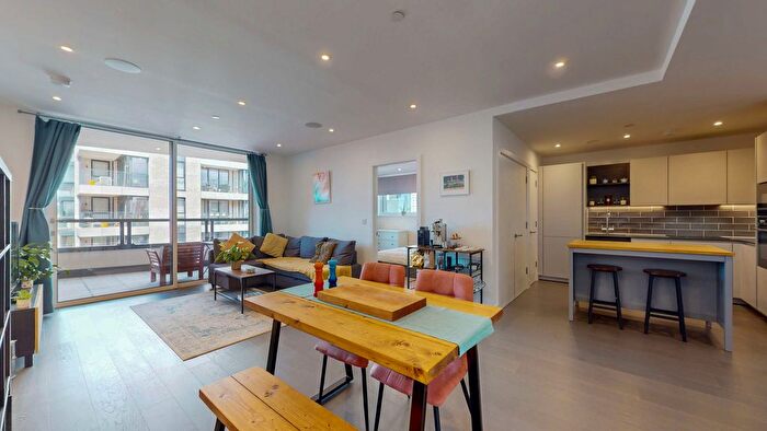 2 Bedroom Flat For Sale In Crimscott Street, London, SE1