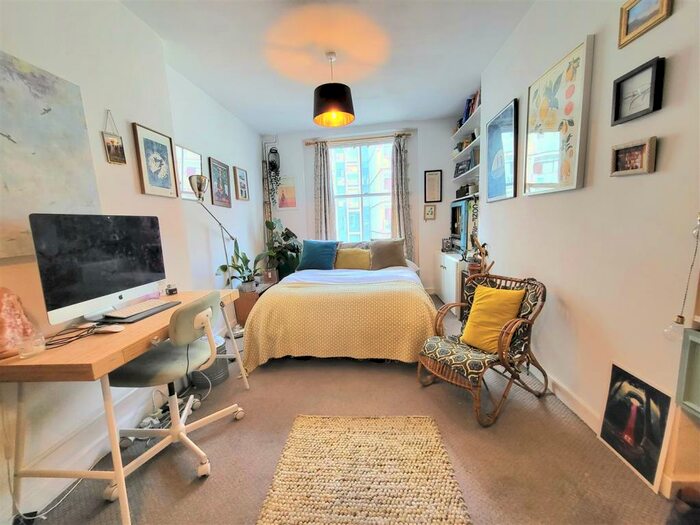 2 Bedroom Flat To Rent In Kingsland Road, E8