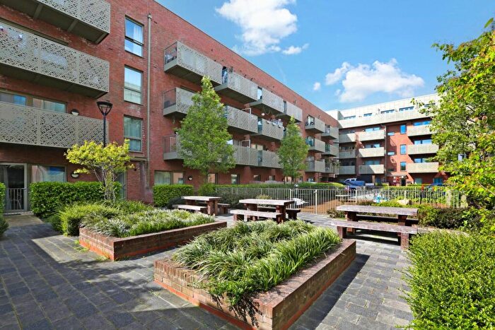 2 Bedroom Apartment For Sale In Broome Way, London, SE5