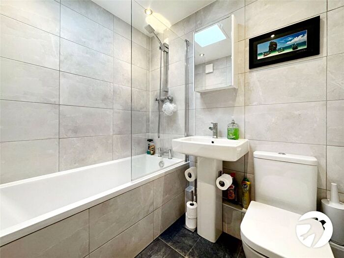 3 Bedroom Bungalow For Sale In Longfield Place, Maidstone, Kent, ME15