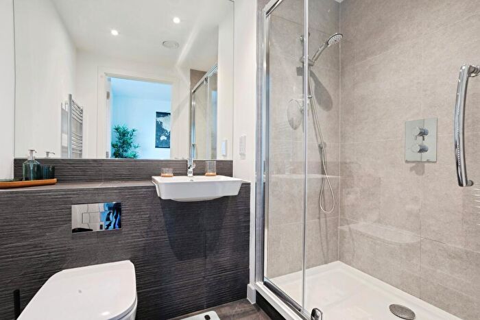 2 Bedroom Flat For Sale In Dipper Drive, London, E3