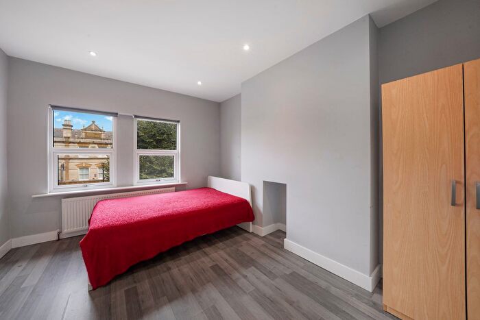 2 Bedroom Flat To Rent In The Avenue, West Ealing, W13